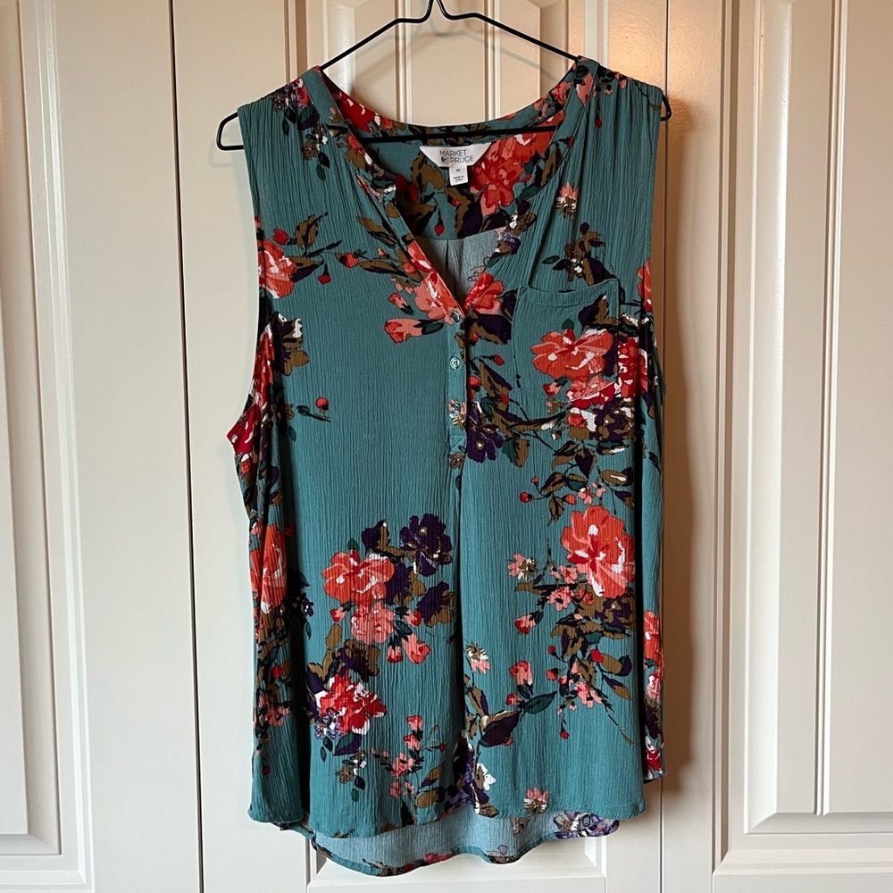 Market & Spruce tank with button trim and pocket - Picture 8 of 9